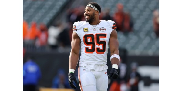 Myles Garrett finalmente pudo usar la camiseta número 95 de los Rams de Los Ángeles Myles Garrett finalmente pudo usar la camiseta número 95 de los Rams de Los Ángeles